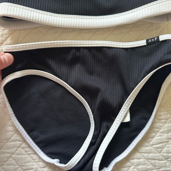Abercrombie Kids Black and White Bikini. Size 5/6. New without tags. - Picture 1 of 4